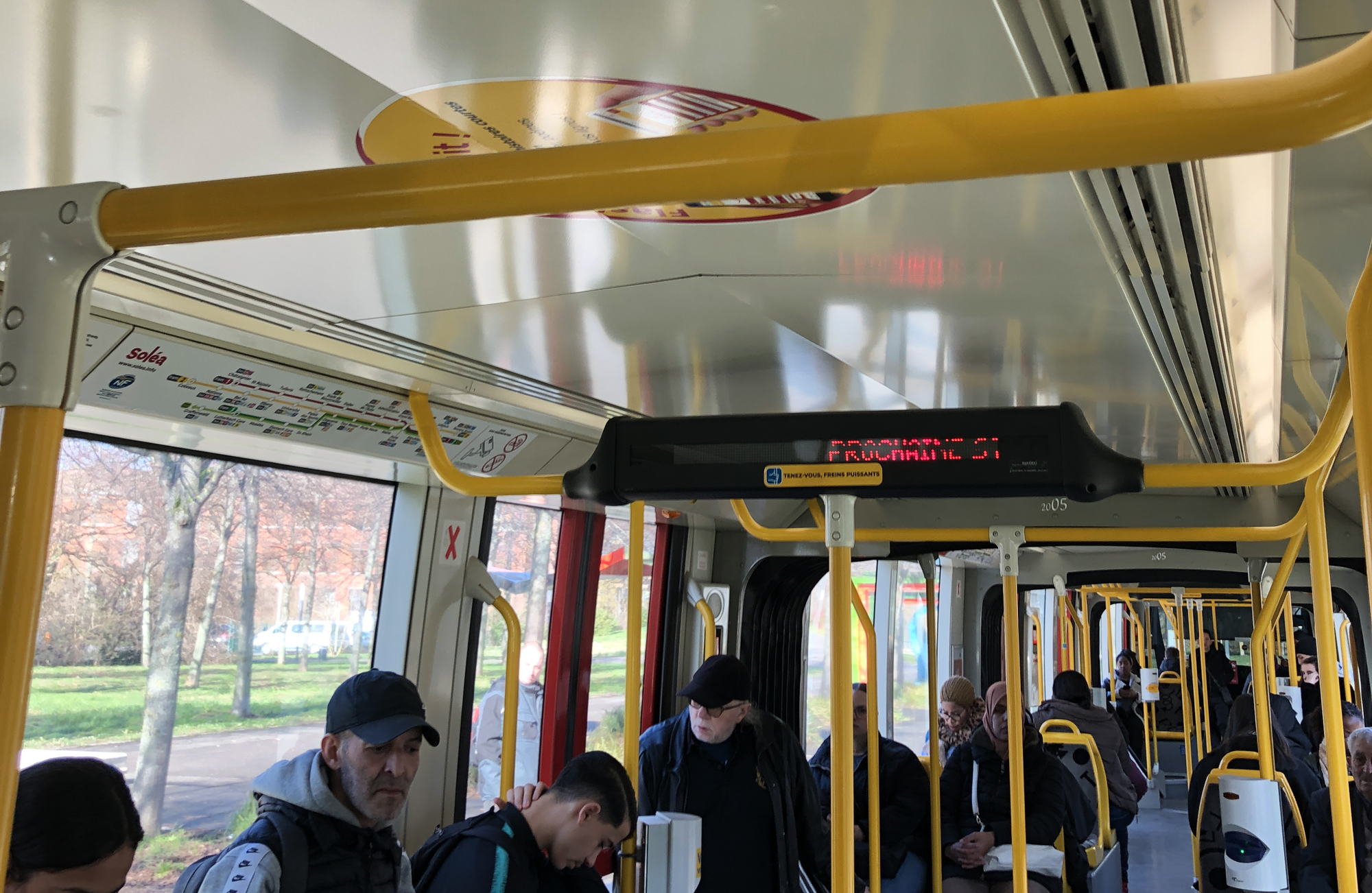 Annonces visuelles et sonores à bord du tramway
