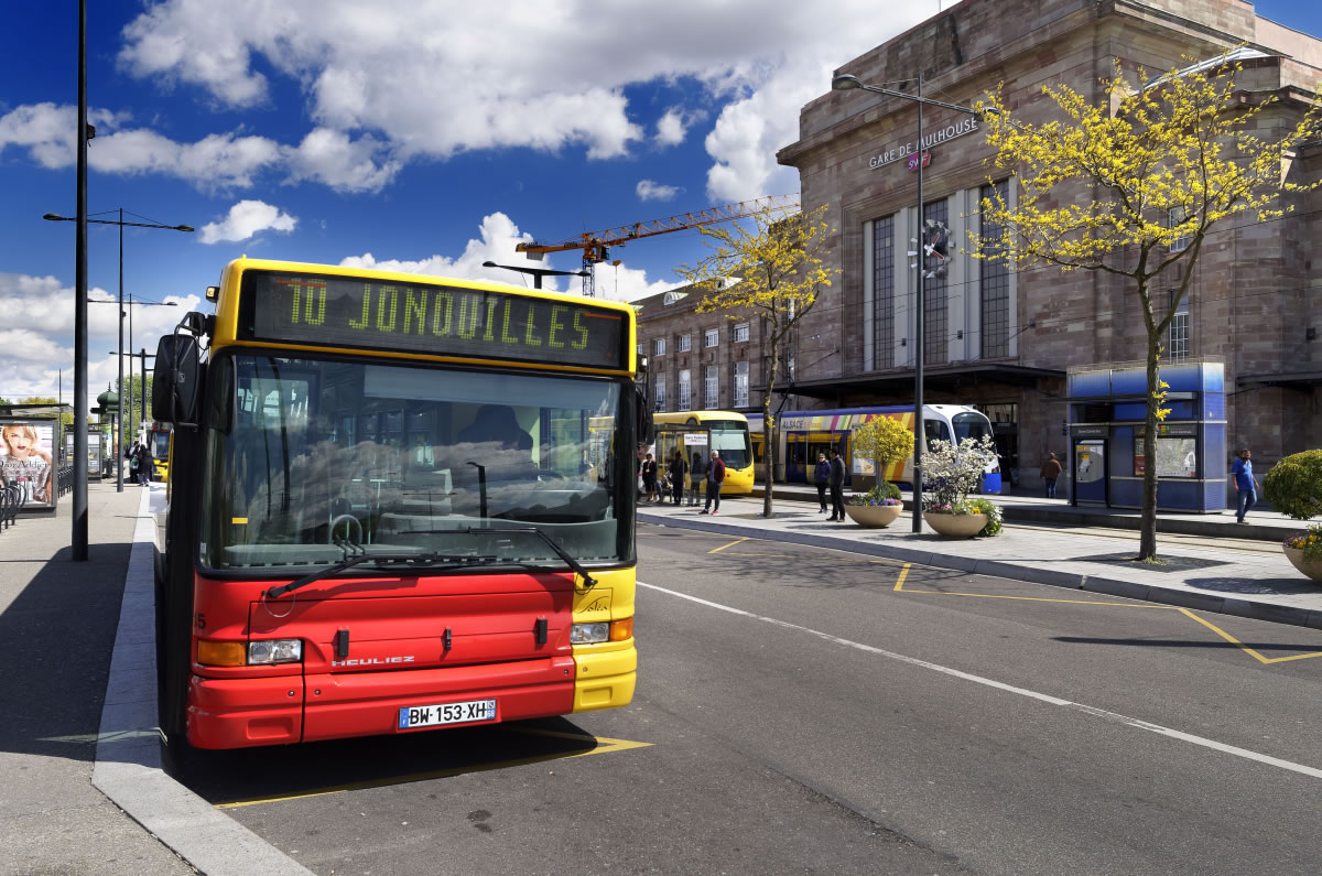 Bus Soléa stationné à la gare centrale