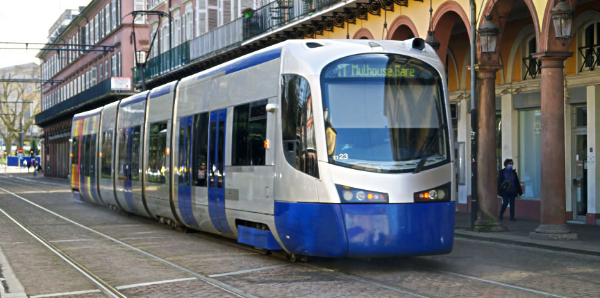 Le tram-train place de la Bourse à Mulhouse